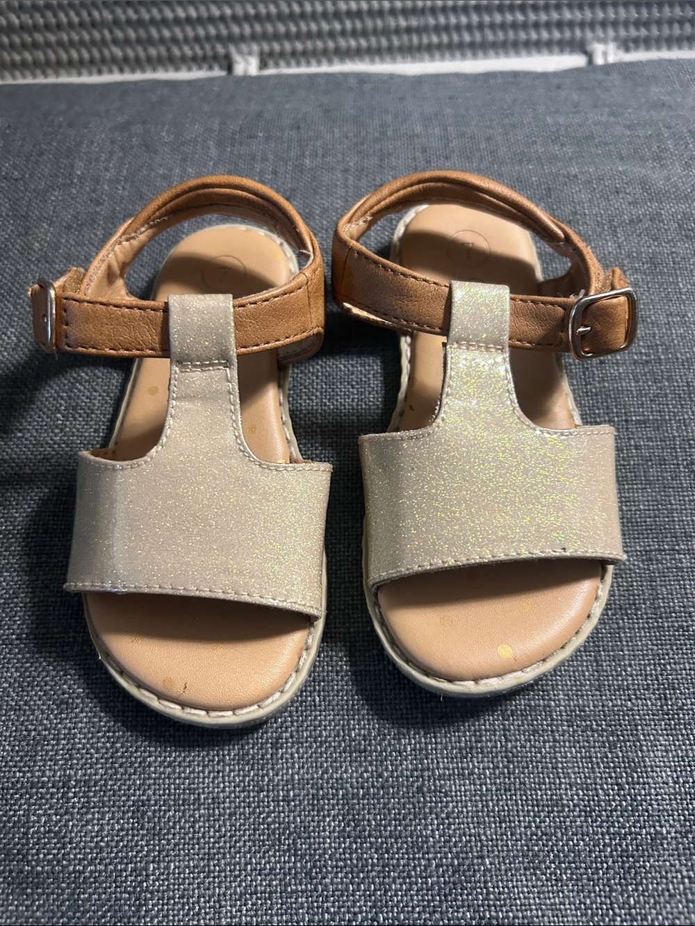 Cat & Jack Girls Sparkle T-Strap Sandals in Tan and Gold Glitter